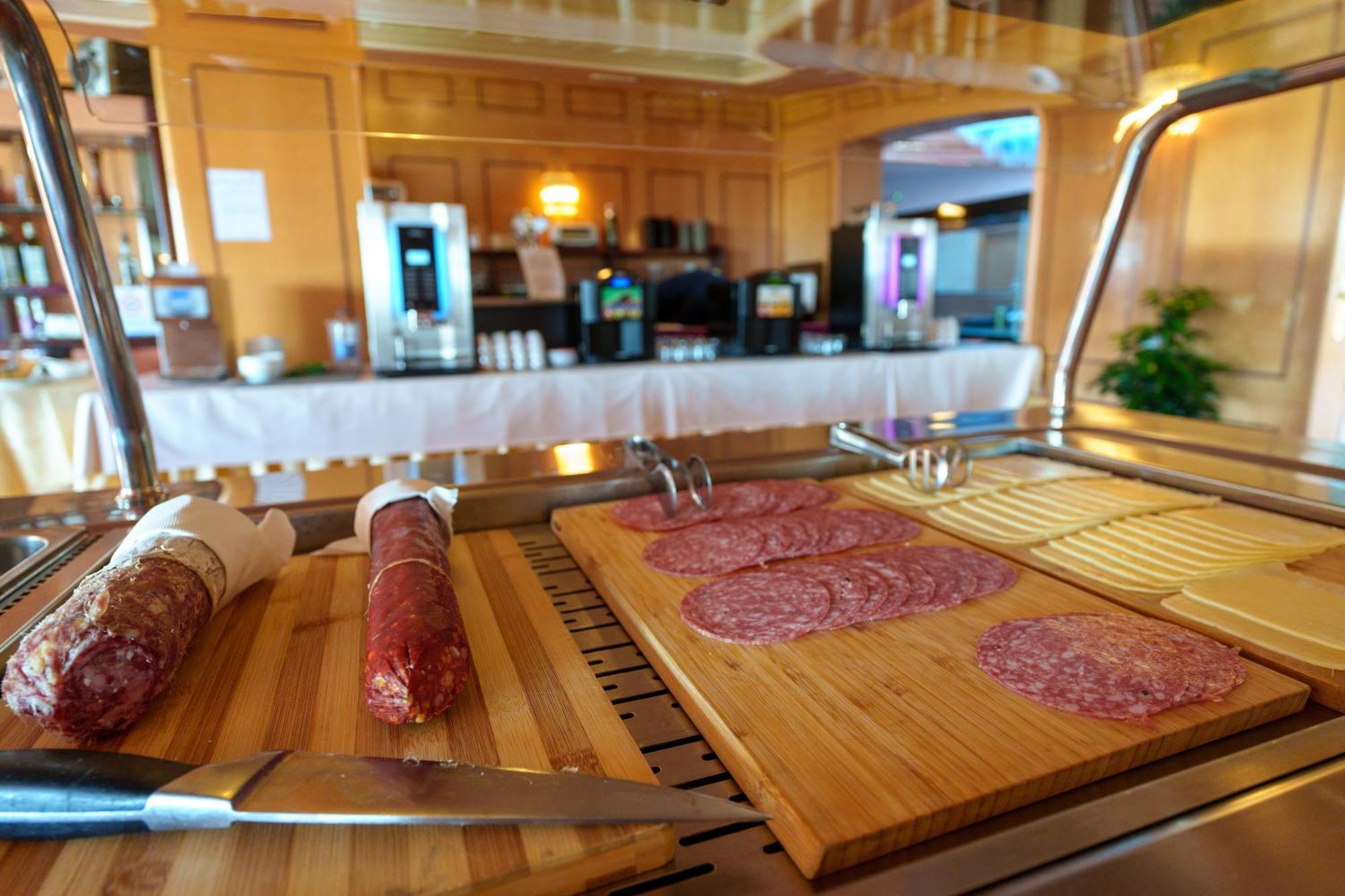 Hotel Villa Strassoldo "Ex Attianese Hotel Restaurant" Cervignano del Friuli Buitenkant foto