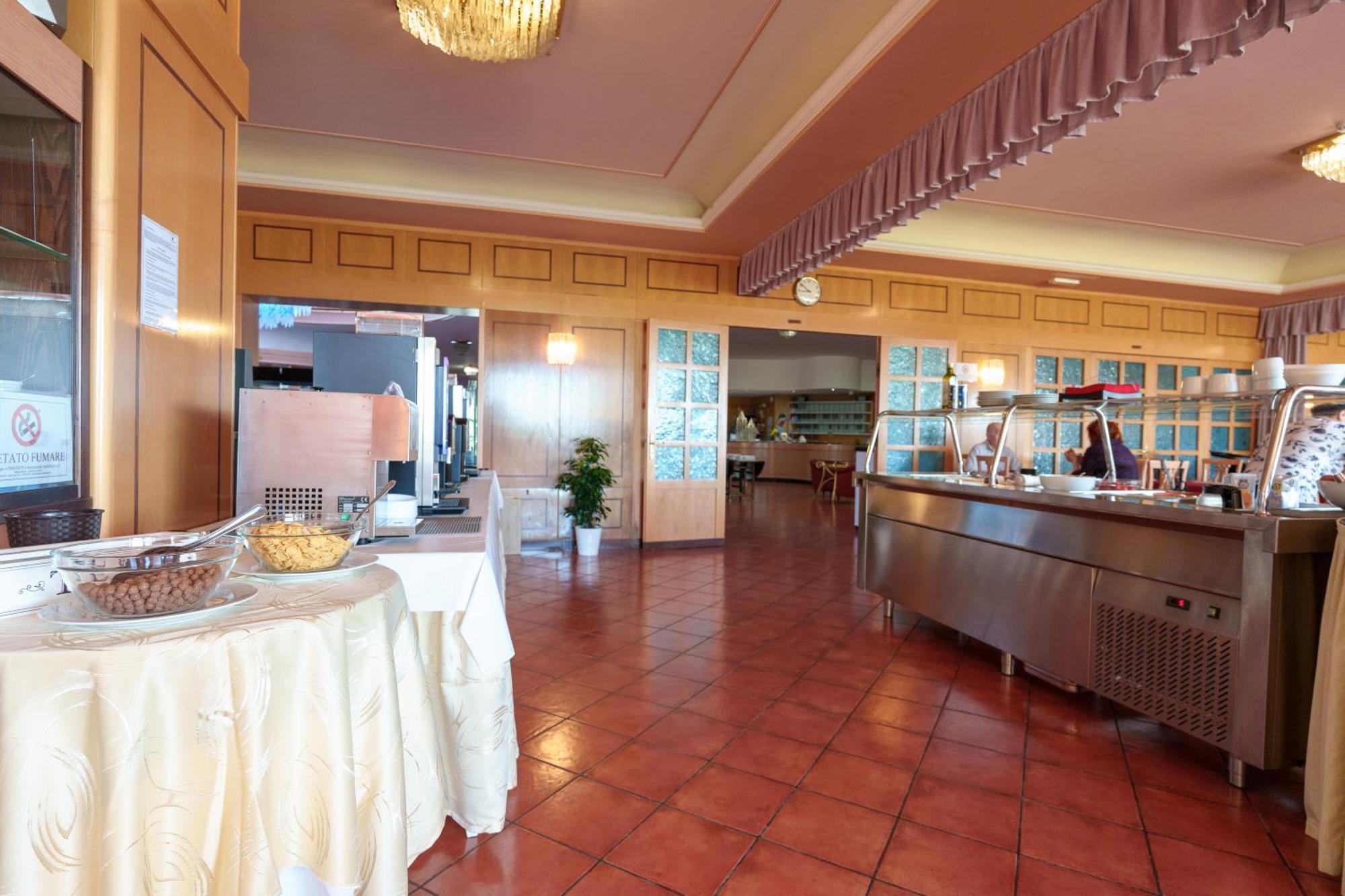 Hotel Villa Strassoldo "Ex Attianese Hotel Restaurant" Cervignano del Friuli Buitenkant foto