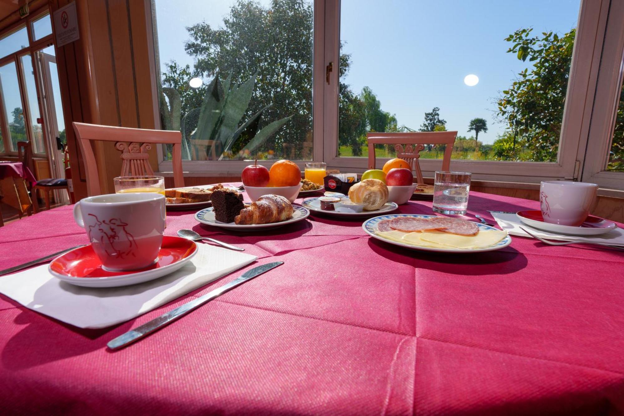 Hotel Villa Strassoldo "Ex Attianese Hotel Restaurant" Cervignano del Friuli Buitenkant foto