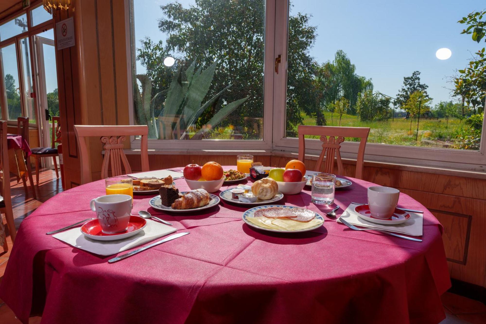 Hotel Villa Strassoldo "Ex Attianese Hotel Restaurant" Cervignano del Friuli Buitenkant foto