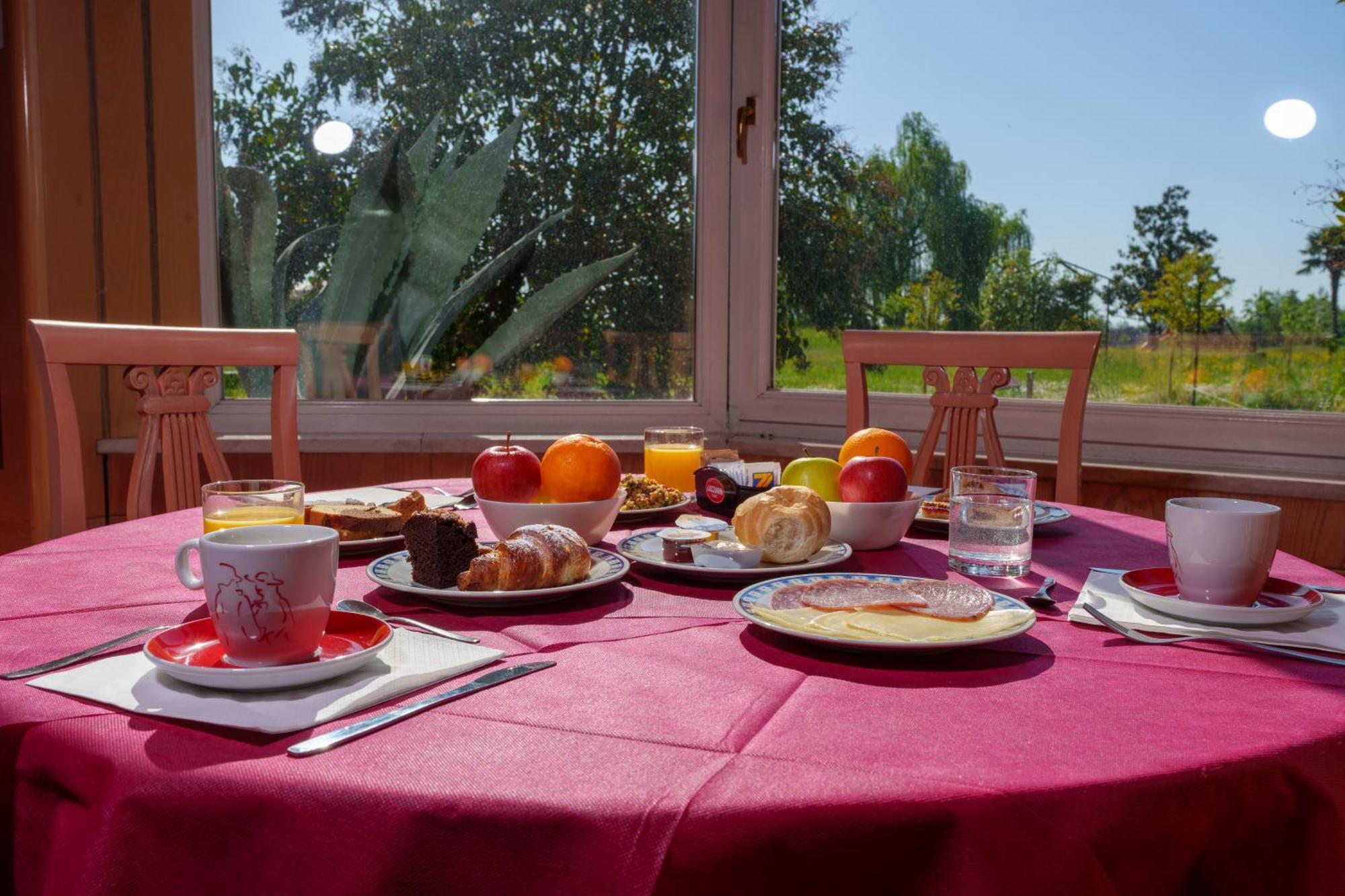 Hotel Villa Strassoldo "Ex Attianese Hotel Restaurant" Cervignano del Friuli Buitenkant foto
